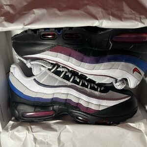 Nike Air Max 95 Toronto in specialty box- Men’s 8.5/Ladies 10